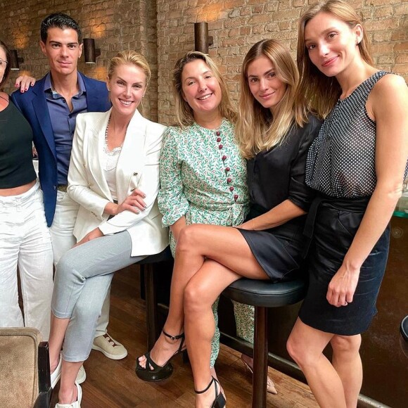 Ana Hickmann anunciou, nesta quinta-feira (07), as novas empresas que farão parte do seu staff daqui para frente