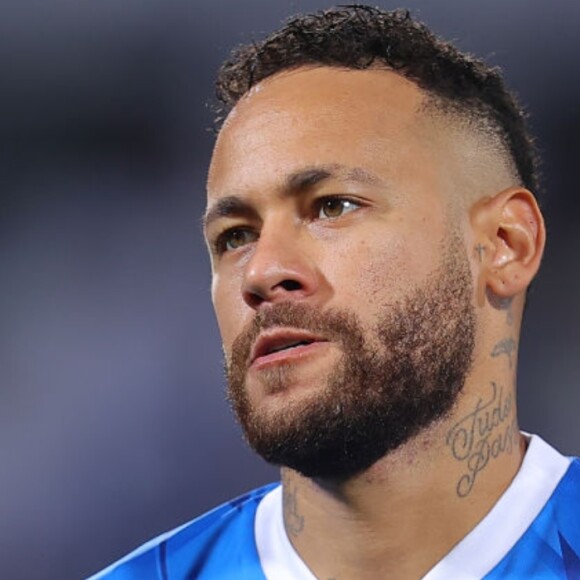 Neymar enfrenta período conturbado na vida