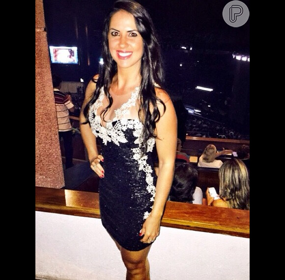 Graciele Lacerda também foi ao show de Zezé Di Camargo, seu namorado. 'Mais que perfeito', legendou ela em sua conta de Instagram