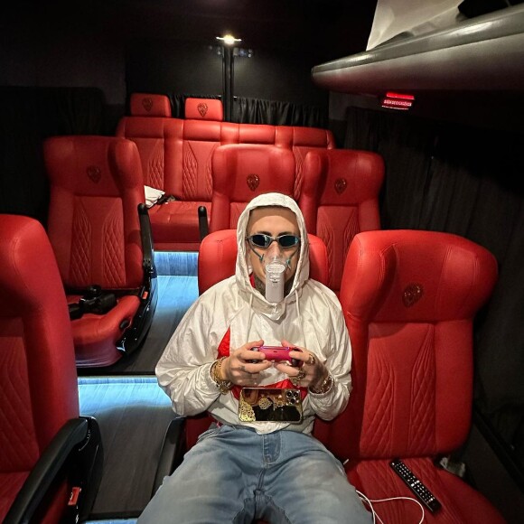 Em um vídeo que está bombando na internet, a confusão começa quando MC Daniel discute com o público