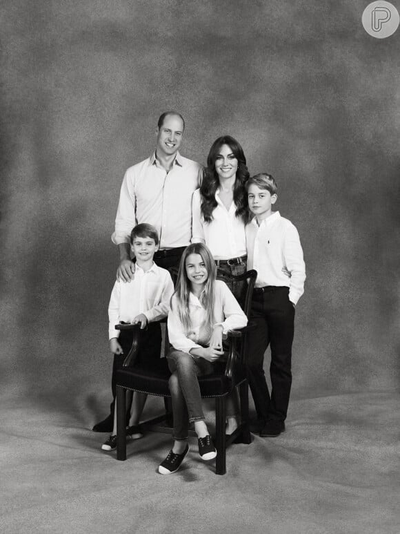 Kate Middleton e Príncipe William divulgaram, neste final de semana, a tradicional foto de família para celebrar o Natal