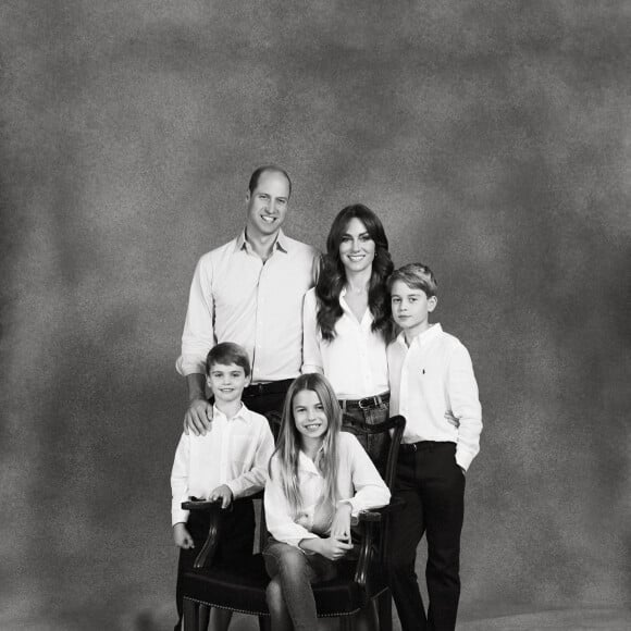 Kate Middleton e Príncipe William divulgaram, neste final de semana, a tradicional foto de família para celebrar o Natal