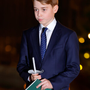 Príncipe George, filho mais velho de Kate Middleton e Príncipe William, tem 10 anos