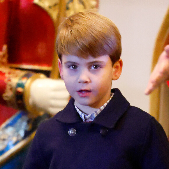 Príncipe Louis: gafe com o menino em foto de Natal foi muito comentada nas redes sociais