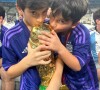 Filhos de Lionel Messi e Antonela Roccuzzo chegaram a beijar a taça da Copa do Mundo após a Argentina vencer a França (4 x 2) nos pênaltis
