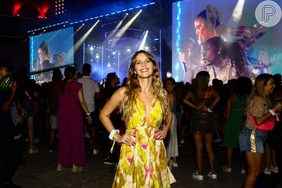 Vestido floral foi escolha de Isabella Santoni para o show de Ivete Sangalo no Maracanã