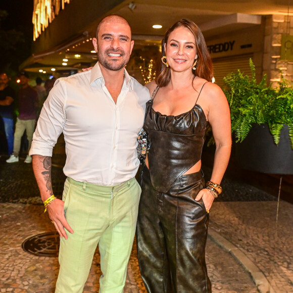 Paolla Oliveira foi de all black e teve a companhia do namorado, Diogo Nogueira, no show de Ivete Sangalo no Maracanã