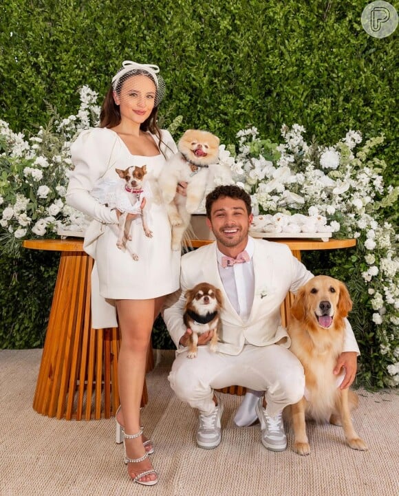 Pets de Larissa Manoela e André Luiz Frambach ganharam espaço no álbum de fotos do casamento dos atores
