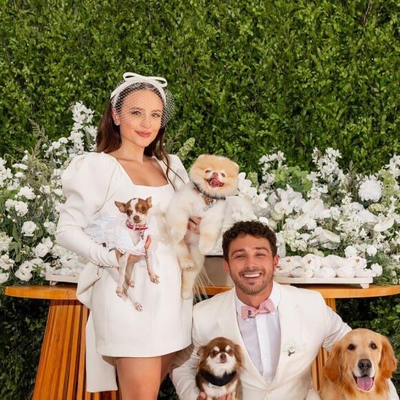 Pets de Larissa Manoela e André Luiz Frambach ganharam espaço no álbum de fotos do casamento dos atores