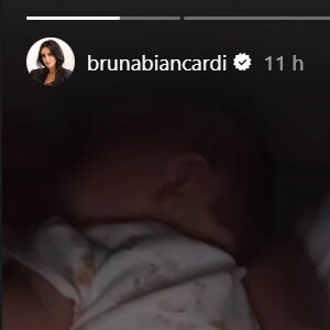 Bruna Biancardi compartilhou nas redes sociais que estava acordada às 1h42 da manhã cuidando de Mavie