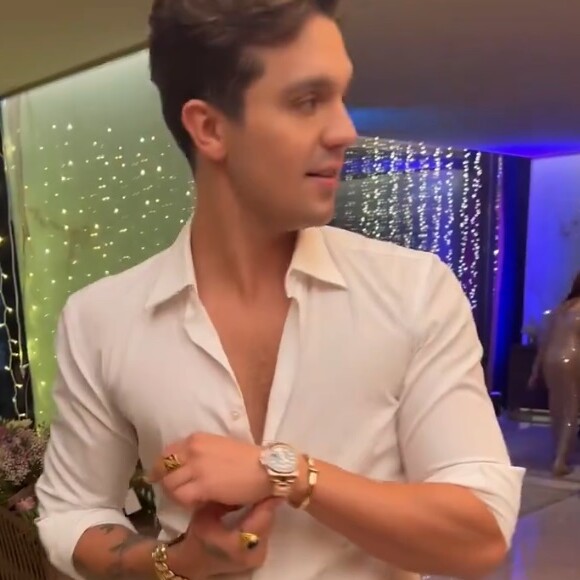 Luan Santana não conteve a surpresa ao ser presenteado com relógio de luxo Rolex por Cristiano Ronaldo