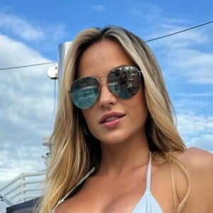 Gabi Martins fez um ensaio fotográfico sensual durante sua passagem pela Bahia