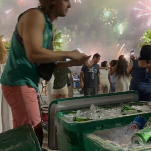 Daniel Erthal viralizou neste início de ano após revelar que tem trabalhado como vendedor ambulante de cerveja pelas ruas do Rio de Janeiro