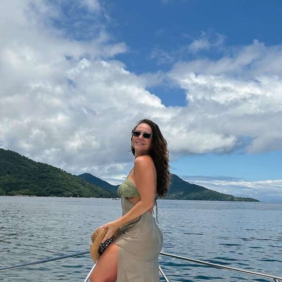 Em resposta às críticas, Paolla Oliveira fez um vídeo mostrando como é o seu corpo e como os internautas querem que ele seja - repleto de edições