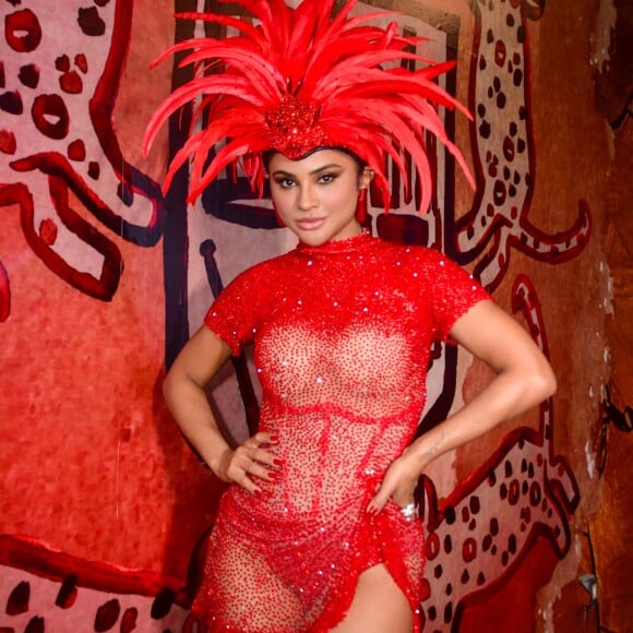 Carnaval 2024 do Rio: Mileide Mihaile apostou em look vermelho com transparência