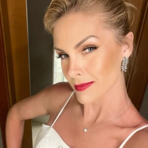 Ana Hickmann também ficou solteira em novembro do ano passado e a coincidência não passou despercebida entre os seguidores mais atentos