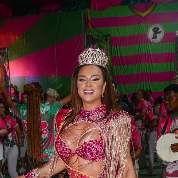 No Carnaval 2024, Juju Salimeni será rainha de bateria da escola paulistana Barroca Zona Sul