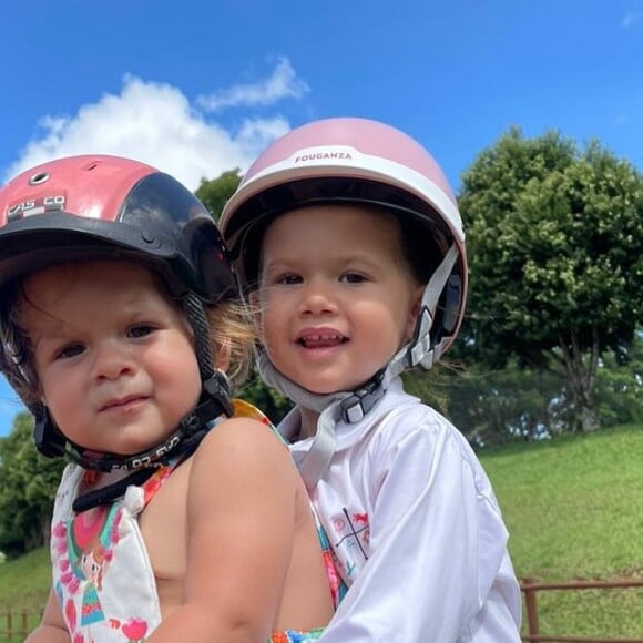 Maria Alice tem 2 anos e Maria Flor tem 1 ano e 2 meses