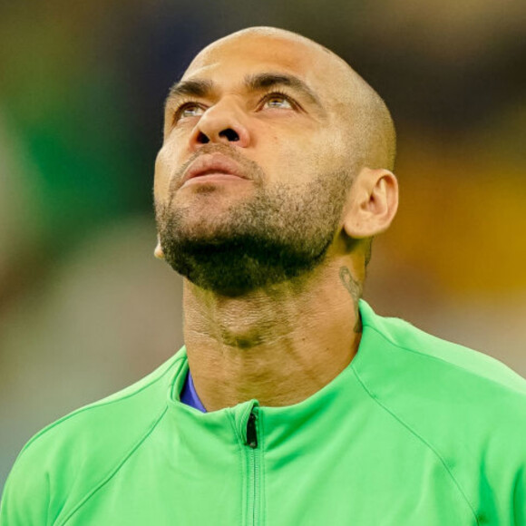 Caso Daniel Alves: em julgamento de estupro, jogador decide usar documento perdido para sair da prisão. Entenda!