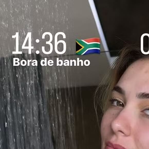 Virginia Fonseca também deu o que falar ao posar nua durante sua viagem, enquanto tomava banho