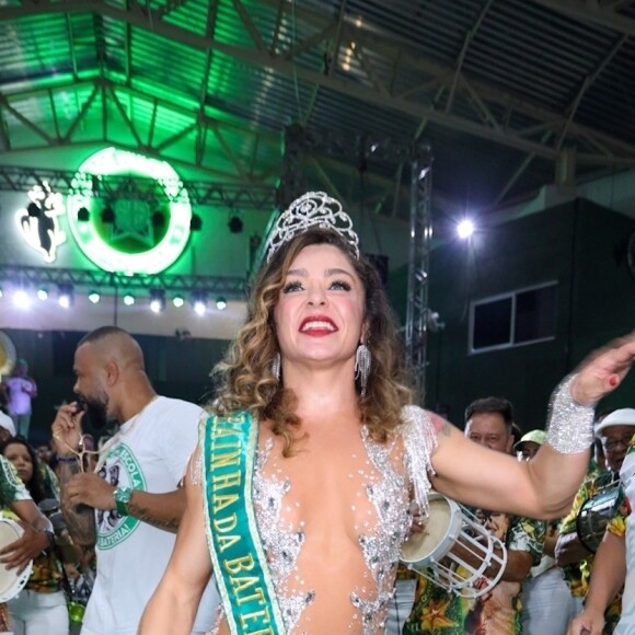 Carnaval 2024: Fabíola de Andrade preenche a área dos olhos e bigode chinês com ácido hialurônico e faz aplicações de botox