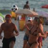 Romário reservou a tarde de sol desta segunda-feira, 19 de janeiro de 2015, para jogar futevôlei na praia da Barra, Zona Oeste do Rio de Janeiro