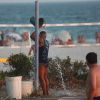 Romário contou com a companhia da namorada, Dixie Pratt, de 19 anos, durante a tarde na praia