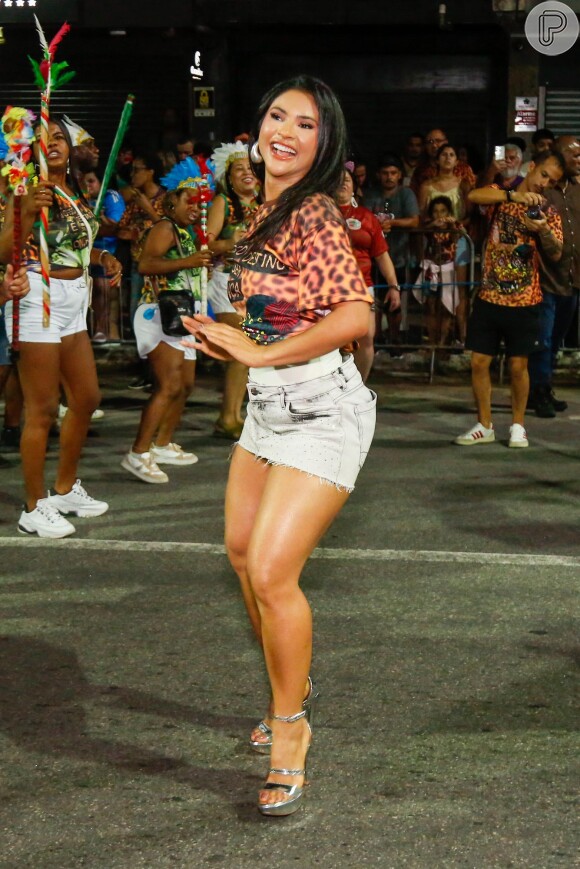 Mileide Mihaile escolheu um short jeans para ensaio da Grande Rio rumo ao carnaval 2024