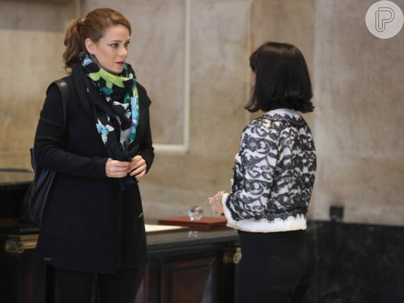 No banco na Suíça, Cristina vai chegar ao nome da pessoa que limpou a conta de José Alfredo e avisar imediatamente ao pai