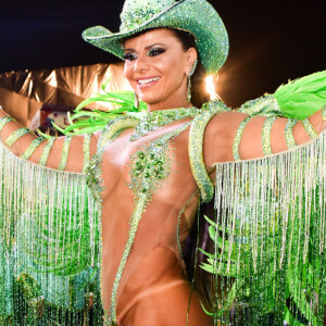 Viviane Araújo arrasa no desfile da Mancha Verde na madrugada deste sábado, 10, pelo carnaval de SP