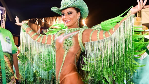 Sem passar o bastão? Viviane Araújo brilha em desfile da Mancha Verde em SP; musa descarta deixar o posto