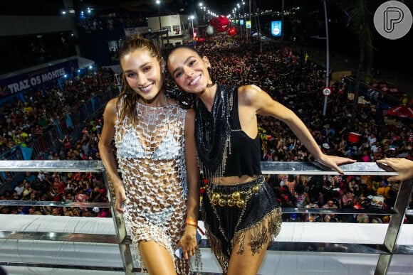 Bruna Marquezine e Sasha Meneghel têm apostado em produções fashionistas no Carnaval 2024