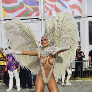 Carnaval 2024: Rafa Kalimann recebeu conselho de Luiza Brunet para usar esparadrapo nas costas como forma de se proteger do costeiro