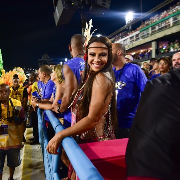 Look de Viviane Araújo na Sapucaí roubou a cena