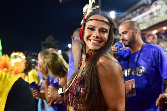 Viviane Araújo usou headband para diferenciar look já usado em dezembro