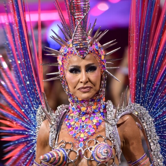 Sabrina Sato vai do Rio para São Paulo na mesma noite para participar do Desfile das Campeãs