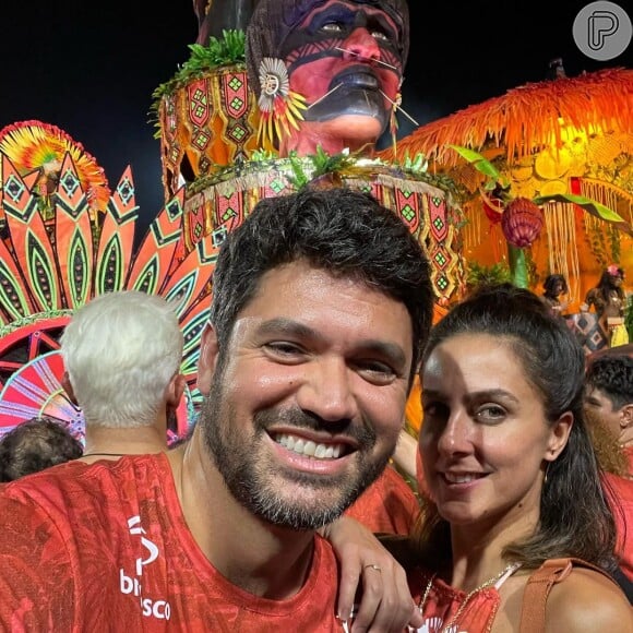Marcelo Courrege e Carol Barcellos, respectivamente, ex-marido e madrinha de casamento de Renata Heilborn, assumiram namoro durante o Carnaval