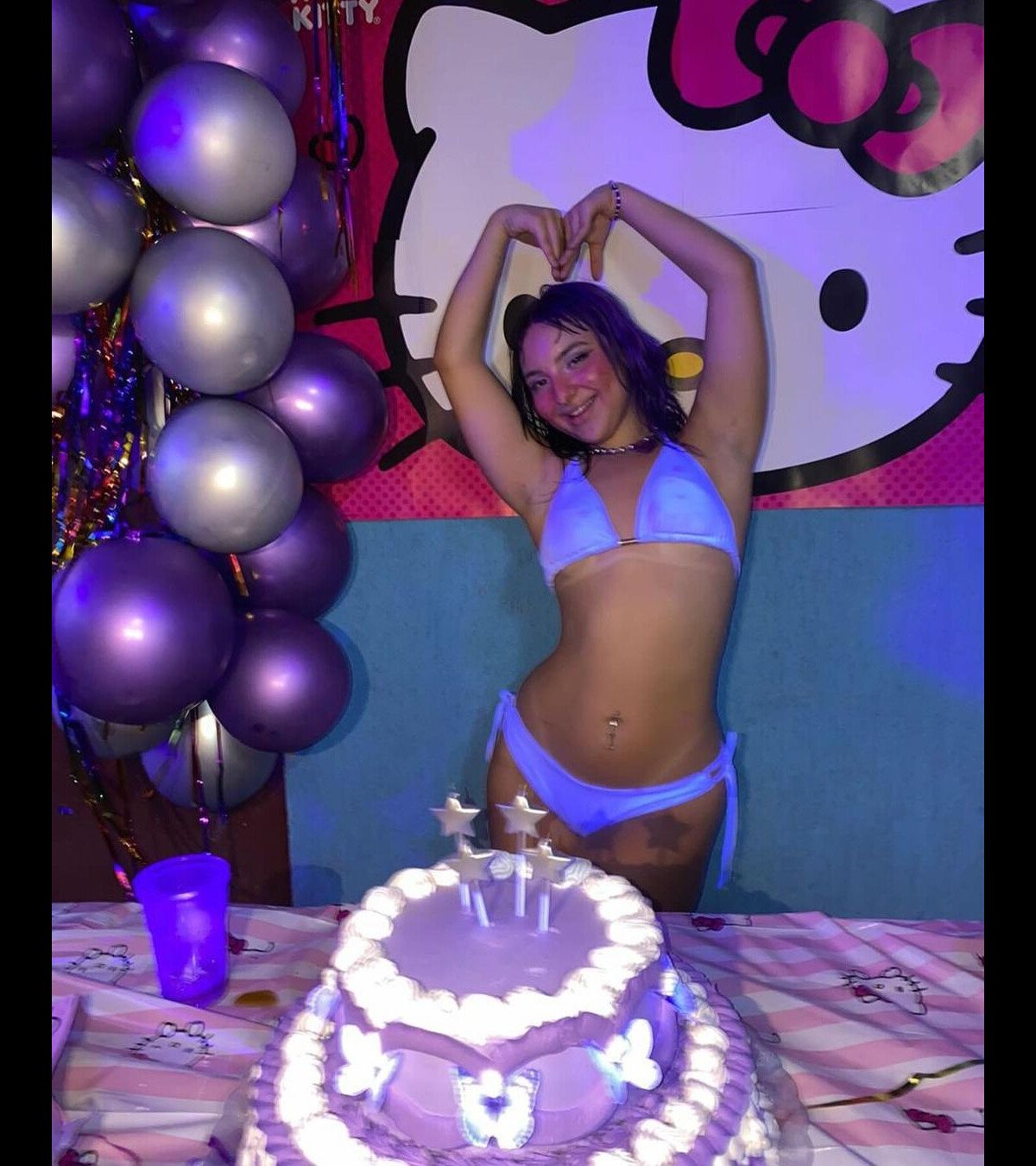 Foto: Belle Belinha comemorou a chegada dos seus 18 anos só de biquíni -  Purepeople