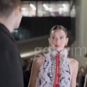 Bruna Marquezine trocou olhares com um segurança da Semana de Moda de Milão e viralizou em um vídeo