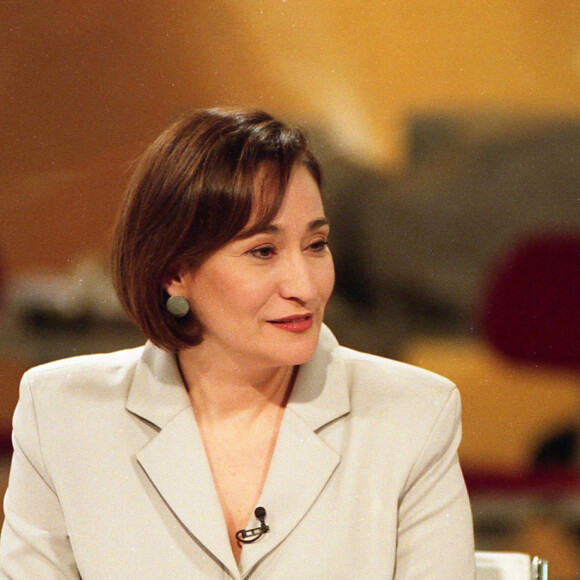 'Falando Fracamente' saiu do ar em 2004 com a ida de Sonia Abrão para a Record