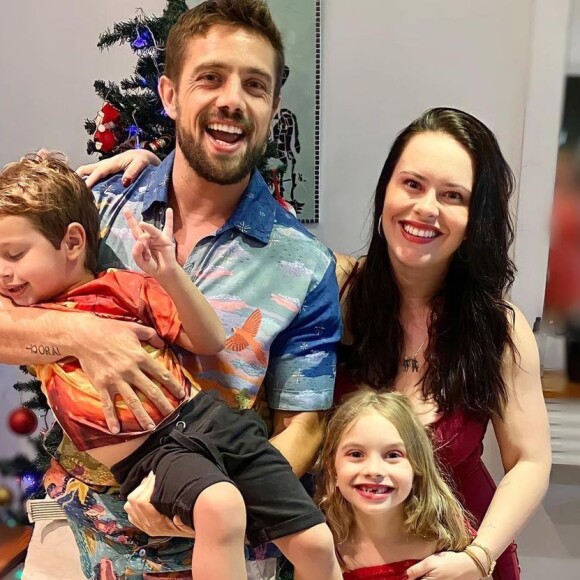 Rafael Cardoso e Mari Bridi são pais de dois filhos: Aurora, de 8 anos, e Valentim, de 4