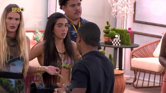 'BBB 24': Giovanna defendeu Leidy Elin ao ver Davi simular um beijo para a sister