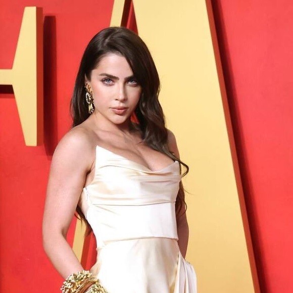 Jade Picon foi flagrada com Nader Fares em momento íntimo após a cerimônia do Oscar 2024