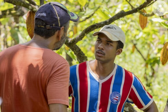 José Inocêncio (Marcos Palmeira) e João Pedro (Juan Paiva) discutem sobre o comércio do cacau. Os dois ficarão ainda mais inimigos na novela Renascer.
