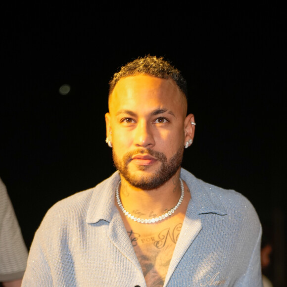 Neymar é flagrado chegando no aniversário de Anitta, em Miami