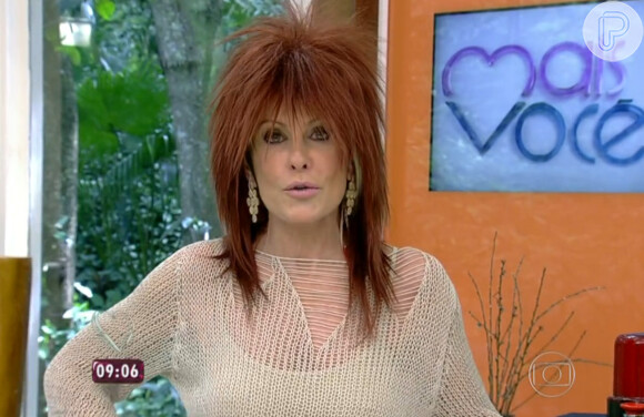 Tina Turner de novo? Ana Maria Braga, dessa vez de lace ruiva, foi muito comparada à estrela internacional