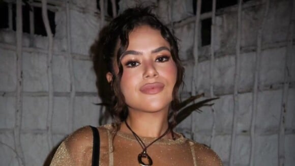 Alô, Bruna Marquezine! Maisa Silva destaca curvas em vestido transparente e deixa calcinha à mostra em festa: 'Fiquei surpresa'