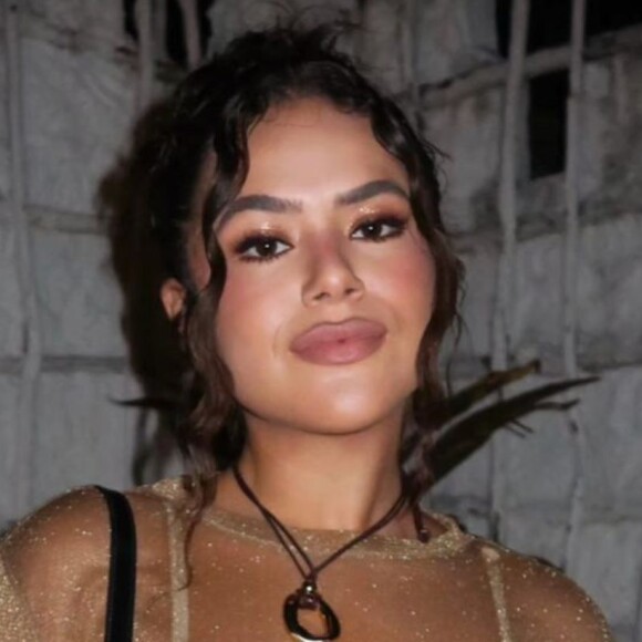 Maisa Silva aposta em vestido transparente em festa com amigas e vira assunto na web