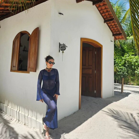 Maisa Silva tem atualizado suas redes sociais com fotos e vídeos de biquíni no destino paradisíaco