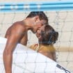 De biquíni branco, Mel Maia beija muito o namorado em praia do Rio de Janeiro e é flagrada em pose 'comprometedora'. Veja fotos!